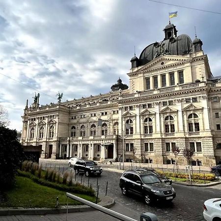 Sweet Home Near Opera House Lviv Exterior photo