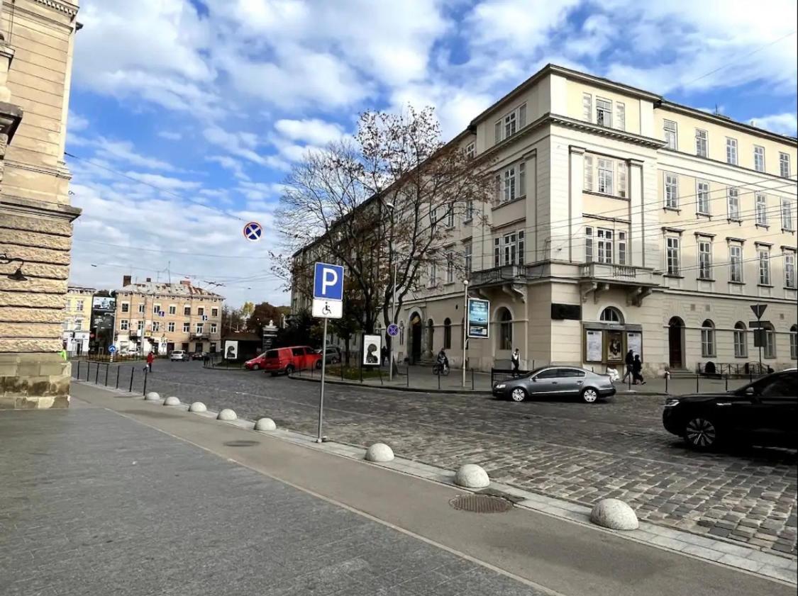 Sweet Home Near Opera House Lviv Exterior photo